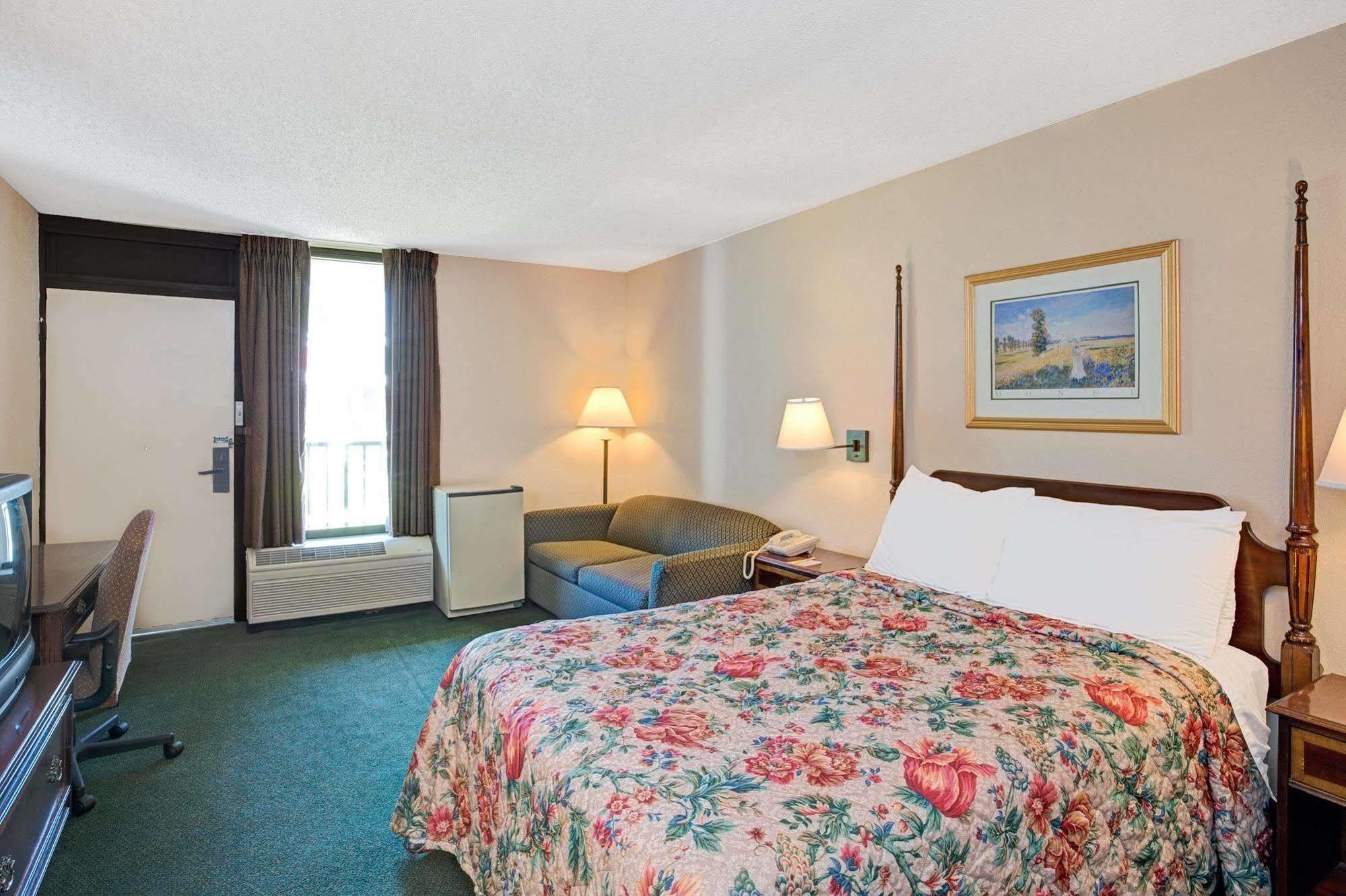 Days Inn Lake Norman Cornelius Ngoại thất bức ảnh