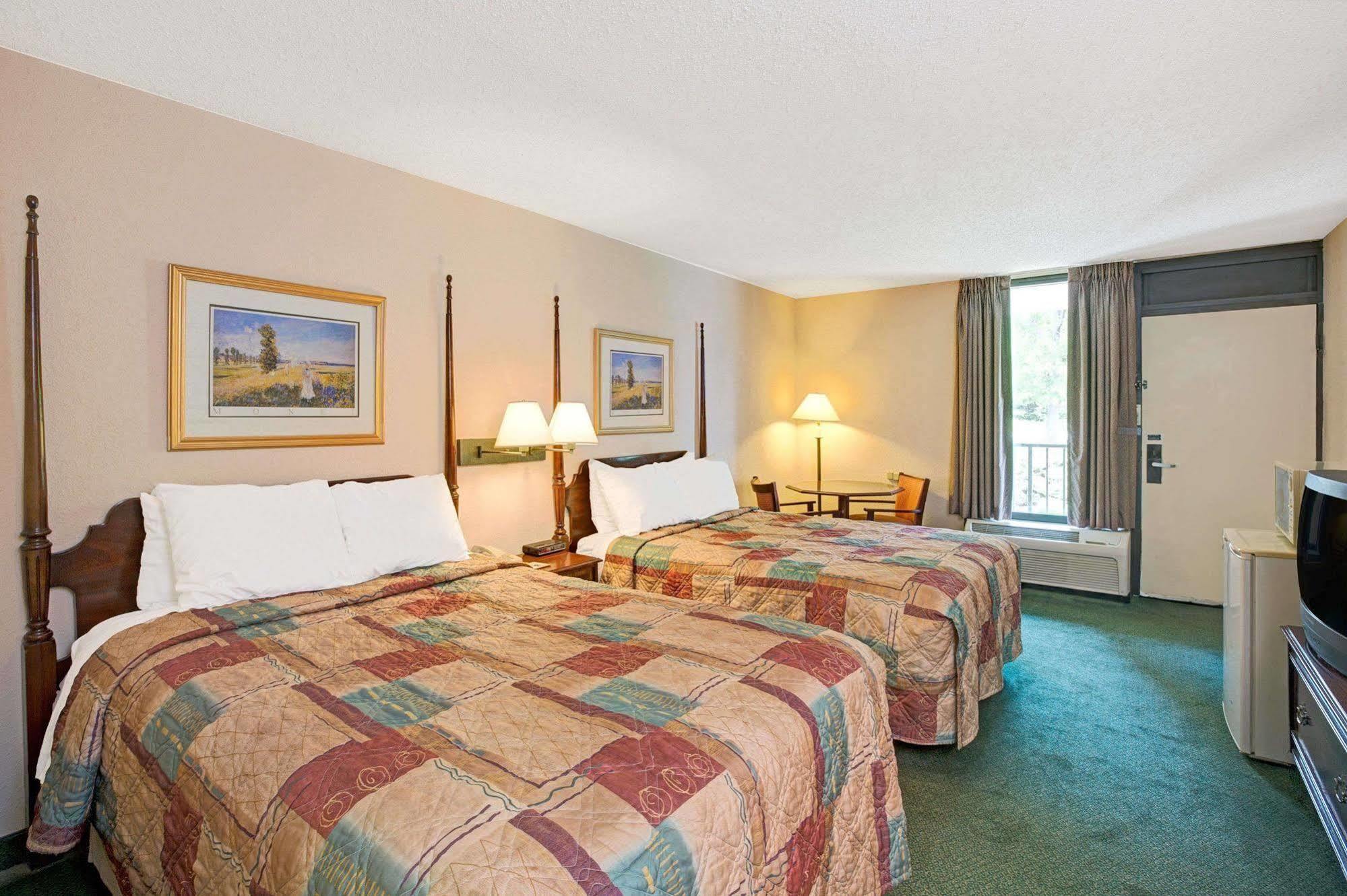 Days Inn Lake Norman Cornelius Ngoại thất bức ảnh